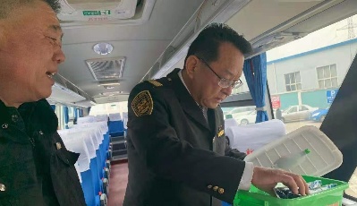 温馨旅游“返乡直通车”跨三省送建筑工人回家