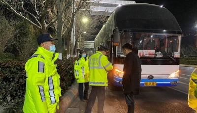 市交通运输执法支队连续作战 严查违规站外上客行为