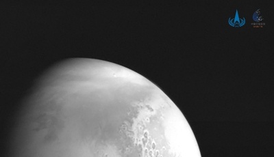 天問一號傳回首幅火星圖像