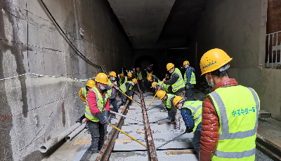 地鐵1號線江蘇路站鋪軌基地投入生產