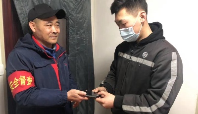 順豐小哥遺落工作手機(jī) 公交司機(jī)撿到火速歸還