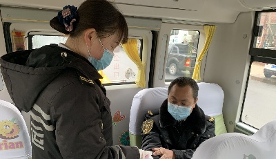 交运黄岛温馨校车保障上万名学生安全返校