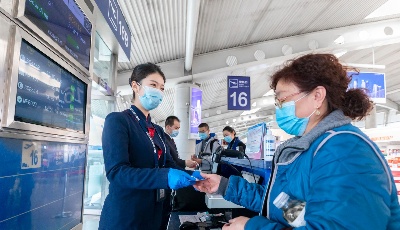  青岛机场的巾帼力量  刚柔并济守好“空中门户 ”