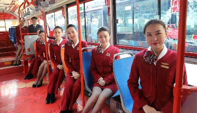 駕駛員跟空姐學禮儀  青島公交打造“航空式”服務