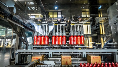 點贊！青島啤酒獲評全球首家啤酒飲料行業工業互聯網“燈塔工廠”