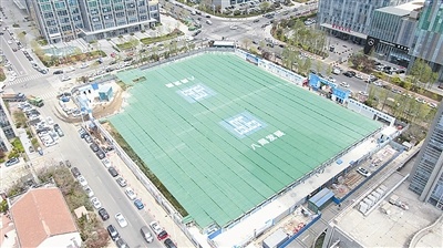 青島建成首個“天幕”建筑工地