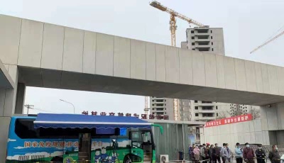 海爾生物海樂苗移動(dòng)預(yù)防接種車駛?cè)虢】敌律鷳B(tài)