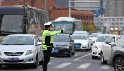清明节假期哪些路段易堵？外出游玩爱车停哪儿？青岛交警这么说
