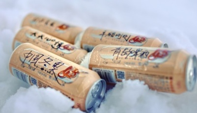 青島啤酒攜手冬奧會(huì)冠軍楊揚(yáng)滑雪作畫(huà)助力北京冬奧