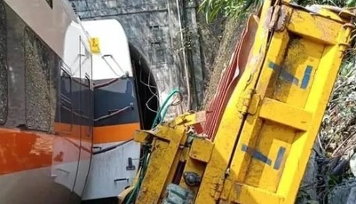 突發！臺灣一列車出軌，臺媒稱已有36人無生命跡象