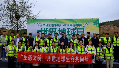 今天，海大学子将课堂搬到废弃矿山修复现场
