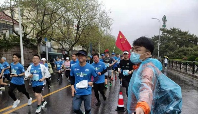 你見過凌晨四點的馬拉松賽道嗎？      