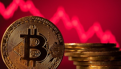 一夜暴跌30%，比特币最近咋了？