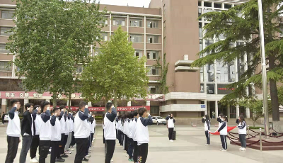 青岛理工大学百名建筑学子手绘百年党史