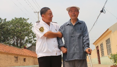 城运校车驾驶员张君：义务照顾偏瘫老人9年  谱写邻里守望真情大爱