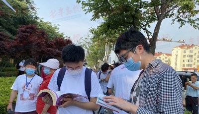 青島青島市3.7萬考生迎戰(zhàn)高考 半島網(wǎng)記者帶您直擊送考現(xiàn)場