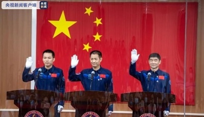 揭秘！航天员“太空华服”“鱼排骨”鞋有何秘密？