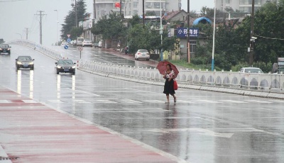 受台风“烟花”外围影响 青岛、烟台发布大风蓝色预警 部分航班取消