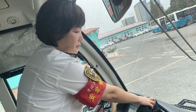 温馨巴士线上线下打出“组合拳” 为市民舒适乘车保驾护航