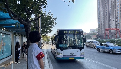  整治公交车驾驶陋习   稽查人员全部上岗定点抽查 