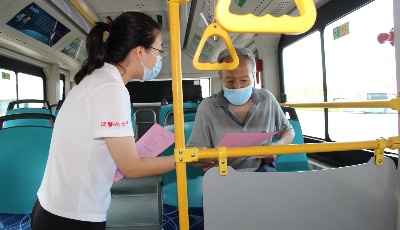 温馨巴士 “团员防控疫情突击队”再出发  枢纽站讲解防疫知识  