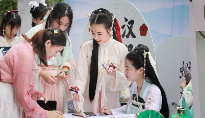 小眾愛好“破圈”  漢服撬動百億市場