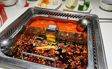 海底捞巨震！两创始人辞去董事职务，市值半年蒸发3000亿港元