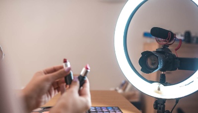 劣迹艺人不让演戏就能直播带货吗？