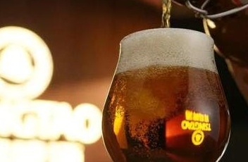 “百年之旅”成中秋市场新宠 中国啤酒高端自产新时代来了 