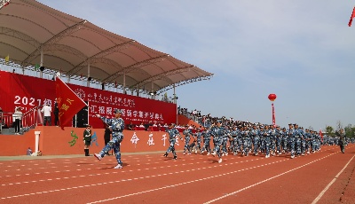 山东文化产业职业学院举行新生军训汇演