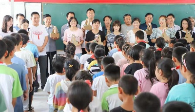 教诲如春风，师恩深似海——浙商银行青岛分行举行教师节暨开学季慰问系列活动