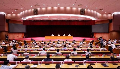 青島市領(lǐng)導(dǎo)干部會(huì)議召開  陸治原任青島市委書記