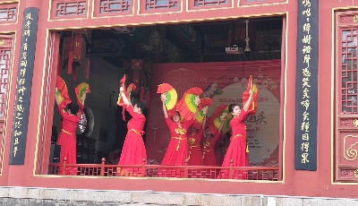 小长假 青岛天后宫民俗盛宴最受学生喜欢