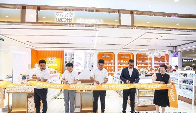 萌驼yao妆功效护肤严选店亮相青岛万象城