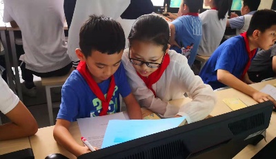 青岛敦化路小学：“云游”新机场 快乐学数学