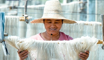 第八个国家扶贫日丨多彩小康生活绘成多姿多彩的画卷