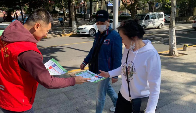 市南泰安路社区开展垃圾分类宣传活动