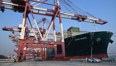 “长赐”轮在青完成维修 载货重启亚欧贸易航线