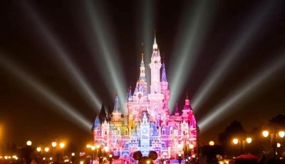 新华每日电讯：烟花依旧盛放，让人看到防疫的务实与温情