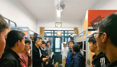 “科技创新面对面”青岛理工大学教授走进学生宿舍