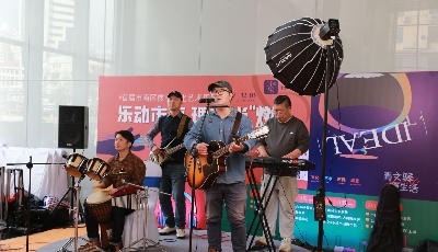 “青文驿”为午间时光增添浪漫色彩 “首届市南区楼宇文化艺术周”活动走进华润大厦 