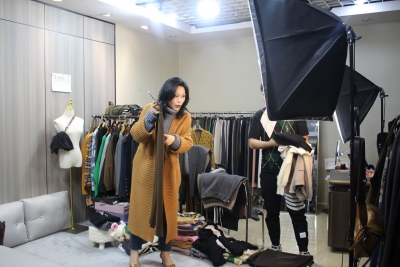 因热爱，敢尝试，有作为——即墨服装市场实体店老板娘到女网红的“转型”路