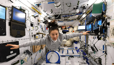 中国航天员将首次在太空过大年，祝贺王亚平成中国在轨最长航天员