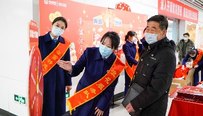 迎新春，送祝福！青岛地铁开展“畅达好春光幸福过大年”新春送福活动