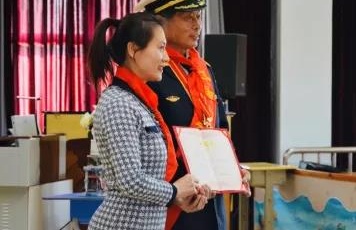 对话全国劳模  传承“灯塔精神”