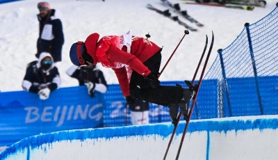 祝贺！中国3名女将晋级U型场地技巧决赛，期待明天优秀表现