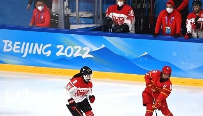 两连胜！中国女子冰球队战胜日本队，锁定八强席位