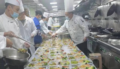 青島市南區(qū)：團(tuán)餐安心送 打贏疫情“保胃戰(zhàn)”