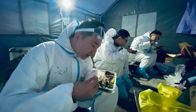 抢卸物资10余卡车、搭设帐篷20余顶......青岛这44名支援莱西“战”疫青年归来