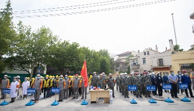 在青岛老城区有名的水淹片，一场人防工程防汛应急救援演练举行